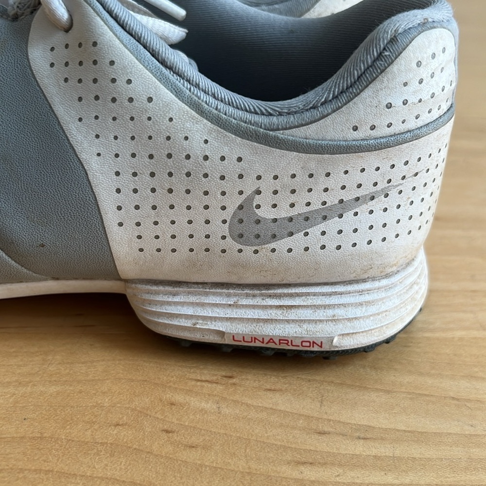 Nike Women’s‎  White and Gray Golf Shoes - Picture 3 of 5